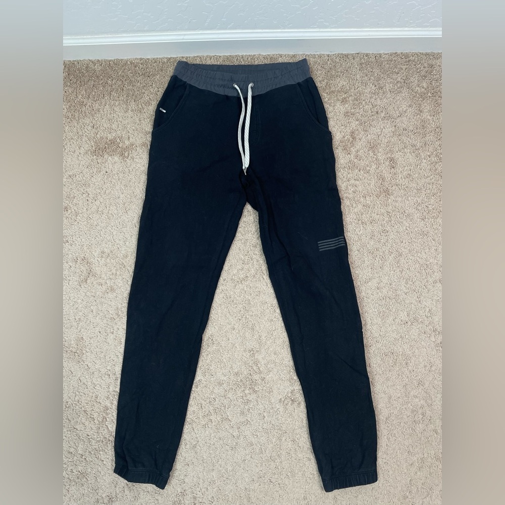 Vuori Mens S Athletic Training Joggers  Tapered Sweatpants Stretch Active